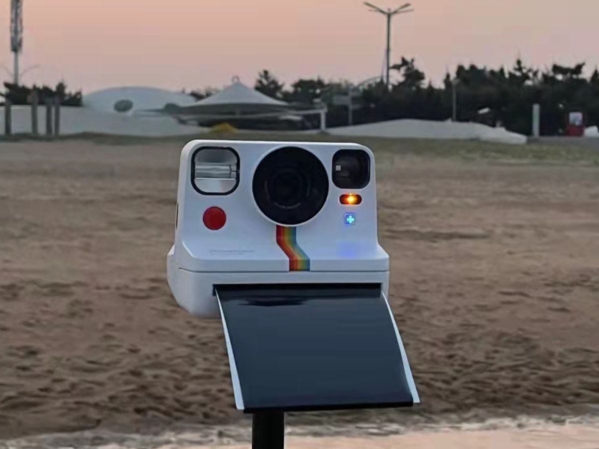 Polaroid-in-Use